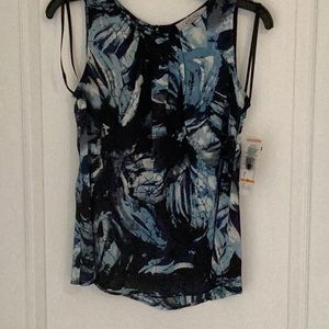 Round pleated neck top